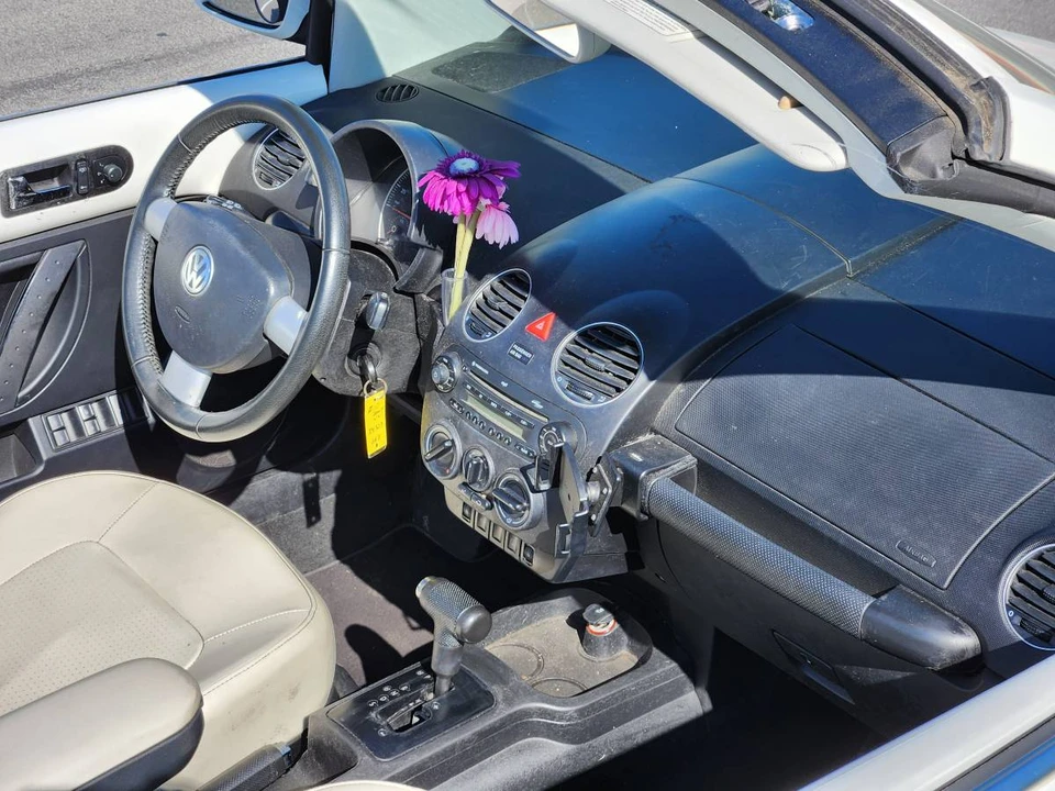 2007 Volkswagen New Beetle - Image 18 of 24