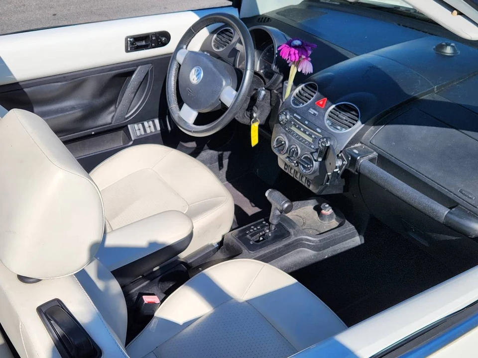 2007 Volkswagen New Beetle - Image 14 of 22