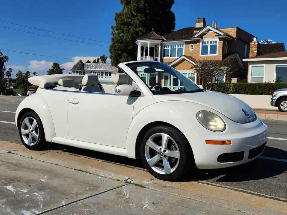 2007 Volkswagen New Beetle - Image 2 of 24