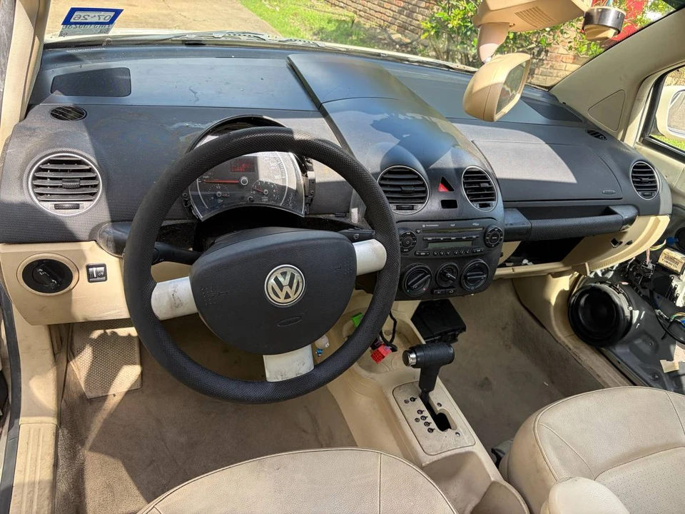 2007 Volkswagen New Beetle - Image 6 of 8