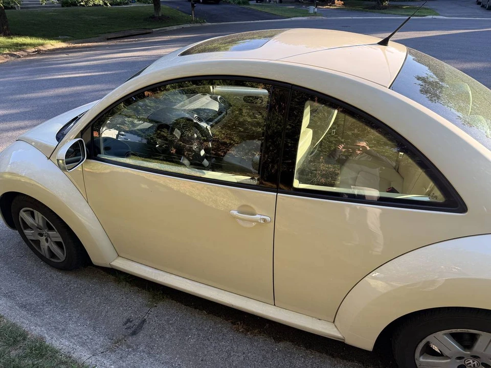 2007 Volkswagen New Beetle - Image 6 of 8