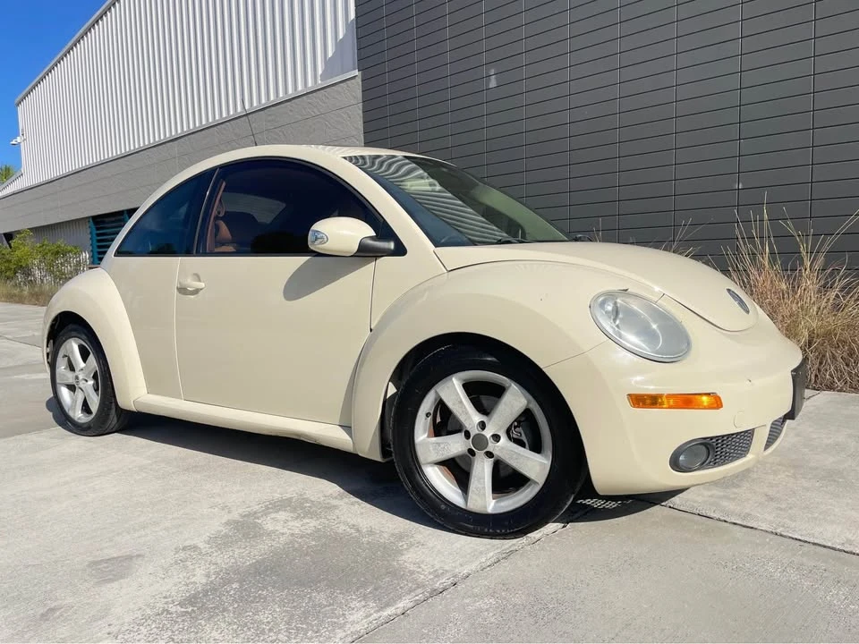 2007 Volkswagen New Beetle - Image 8 of 9