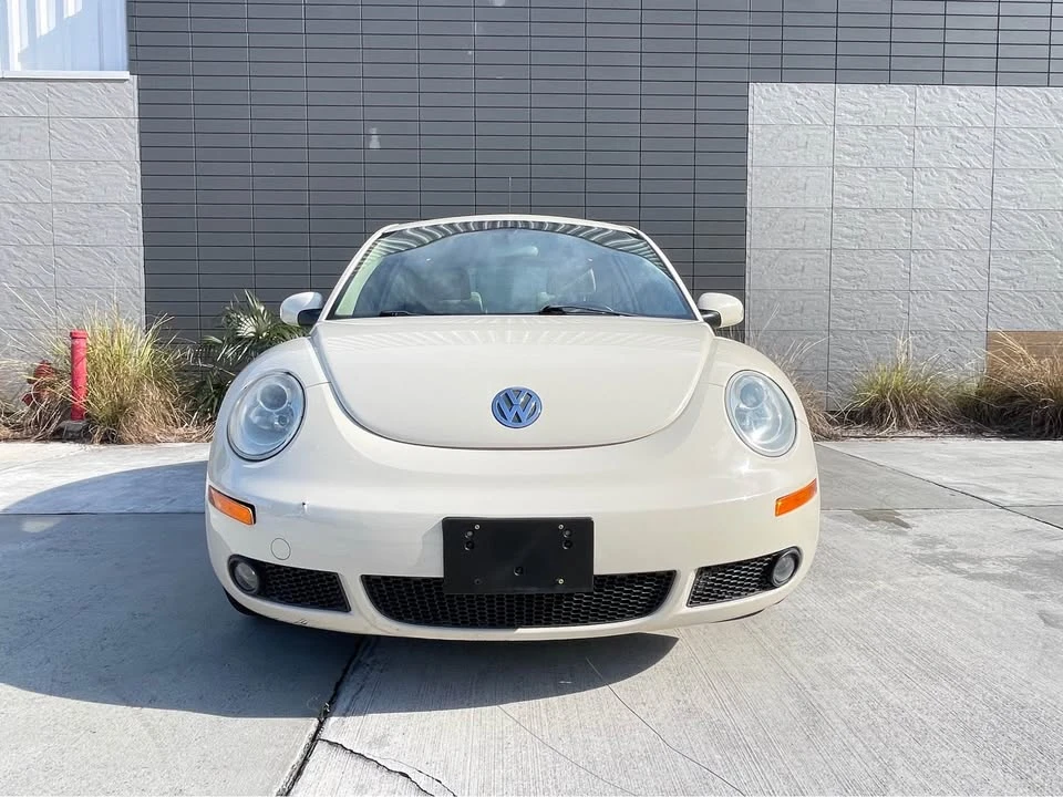 2007 Volkswagen New Beetle - Image 2 of 9