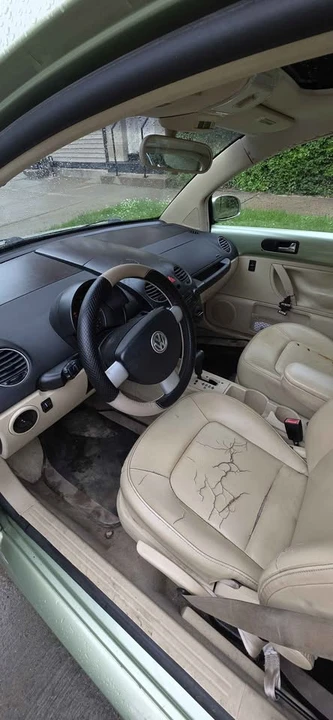 2007 Volkswagen New Beetle - Image 9 of 11