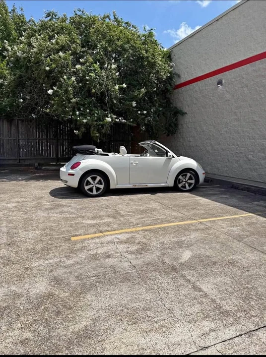 2007 Volkswagen New Beetle - Image 2 of 3