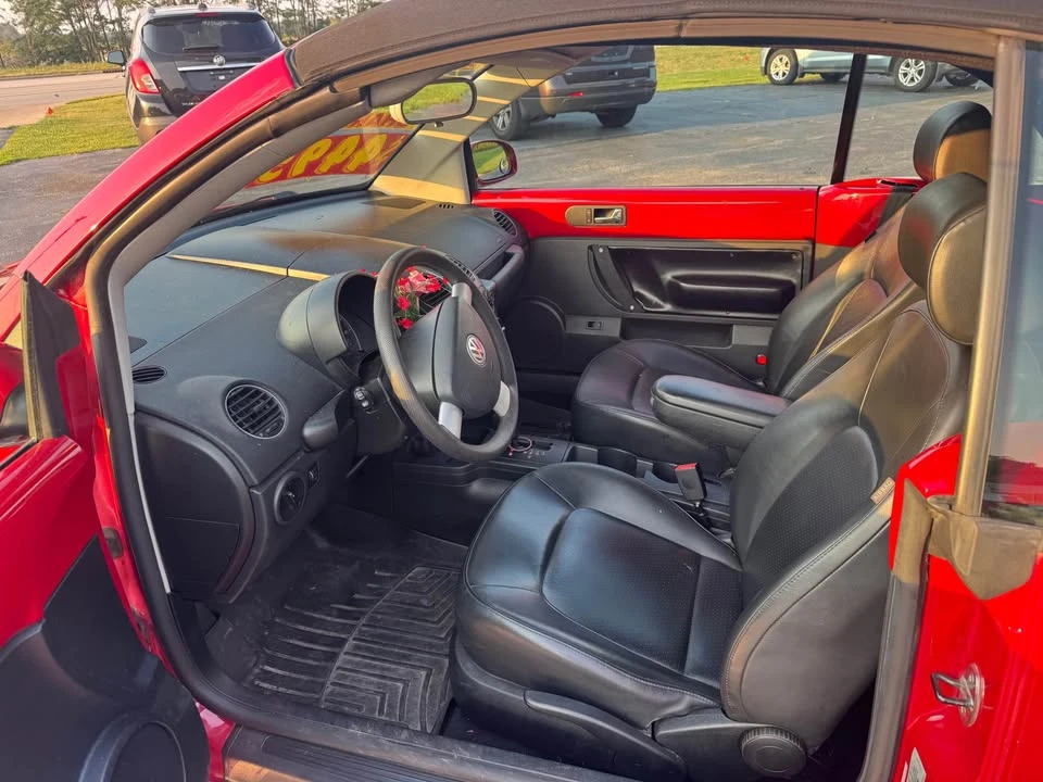 2007 Volkswagen New Beetle - Image 10 of 12