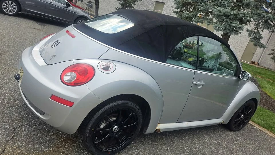 2007 Volkswagen New Beetle - Image 8 of 9