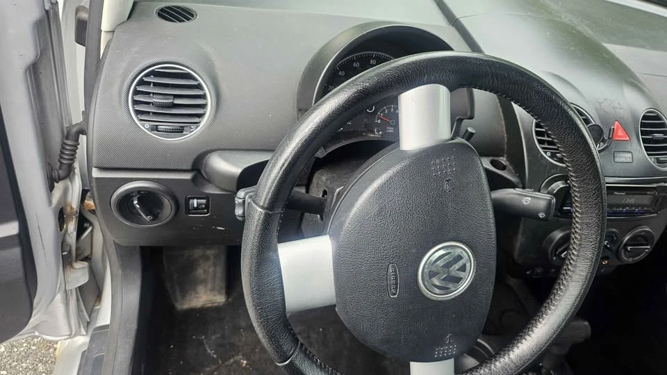 2007 Volkswagen New Beetle - Image 4 of 9