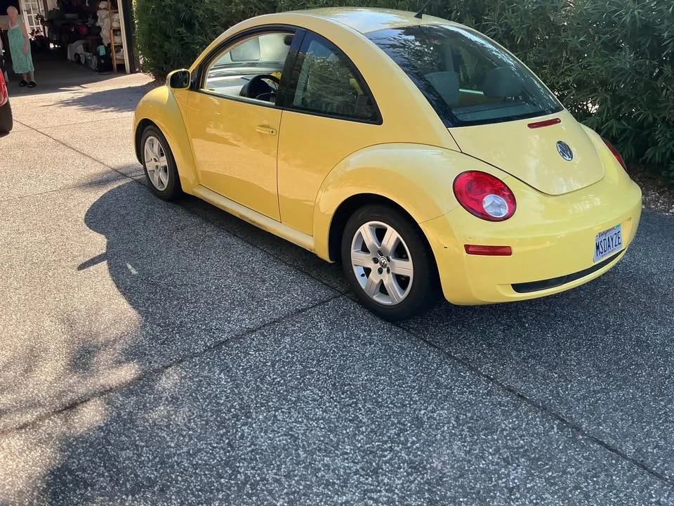 2007 Volkswagen New Beetle - Image 2 of 8