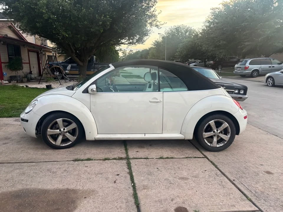 2007 Volkswagen New Beetle - Image 2 of 8