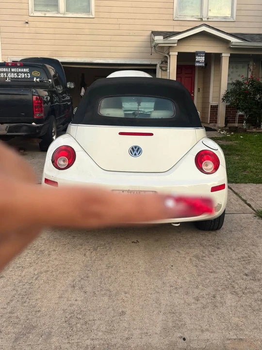 2007 Volkswagen New Beetle - Image 3 of 8