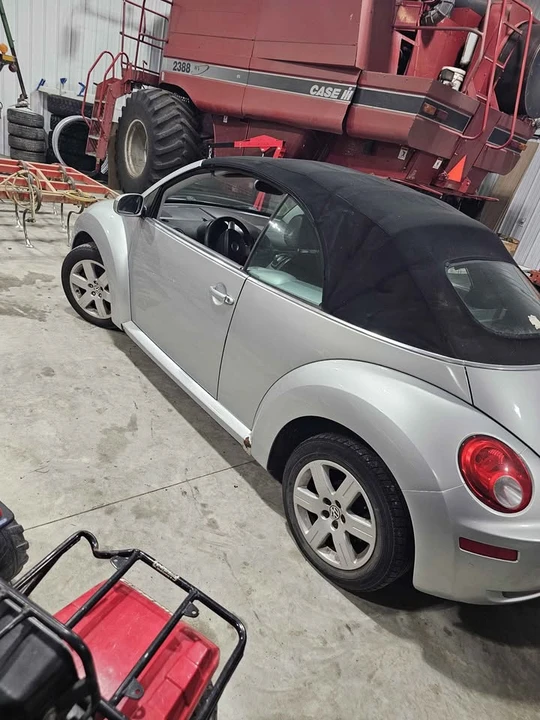 2007 Volkswagen New Beetle - Image 2 of 17
