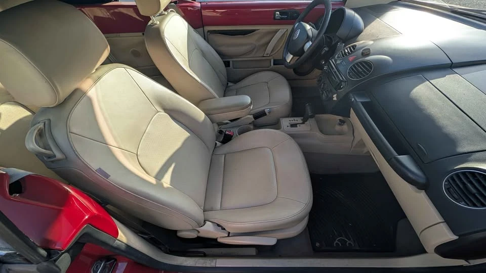 2007 Volkswagen New Beetle - Image 10 of 10
