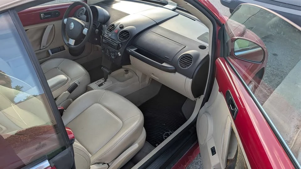2007 Volkswagen New Beetle - Image 5 of 10