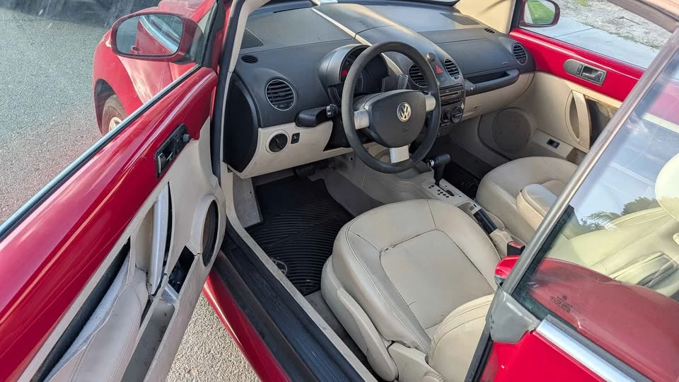 2007 Volkswagen New Beetle - Image 7 of 10