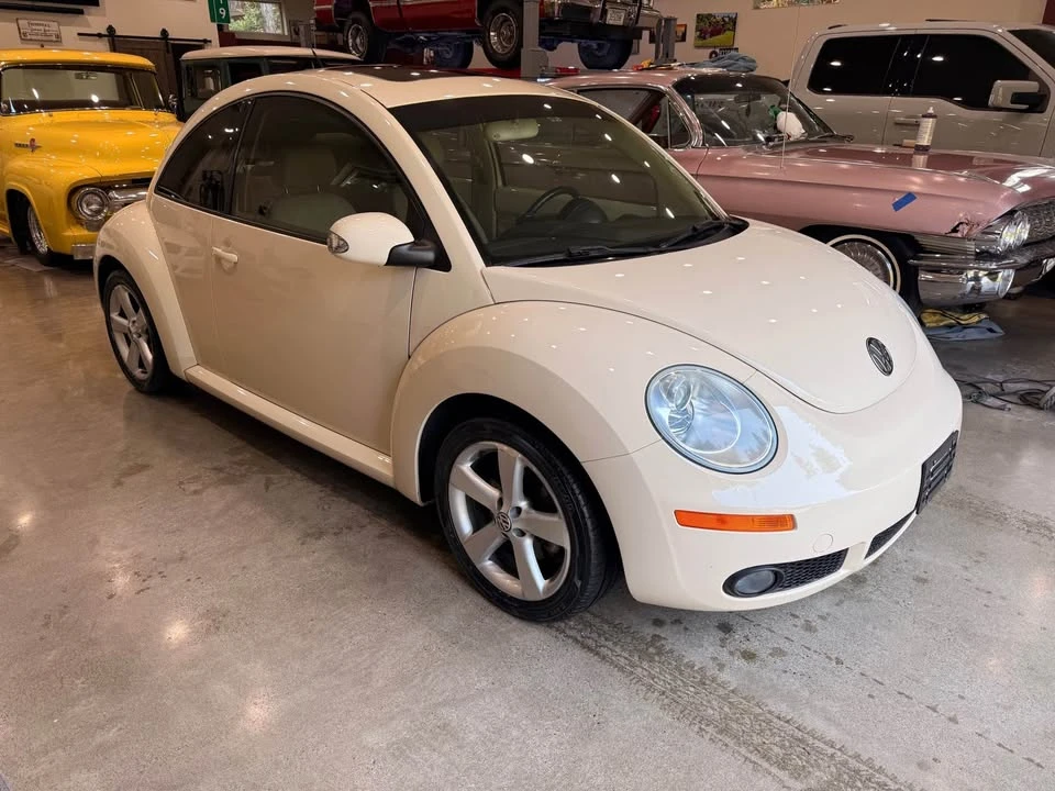 2007 Volkswagen New Beetle - Image 2 of 10