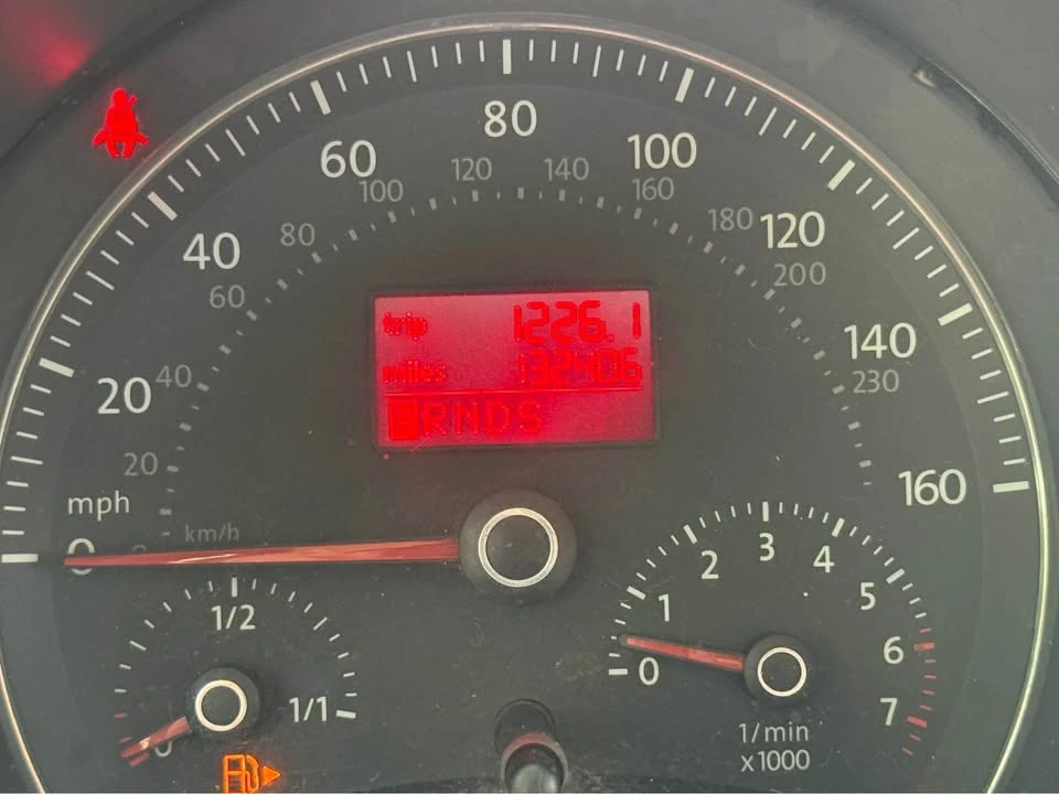 2007 Volkswagen New Beetle - Image 10 of 12