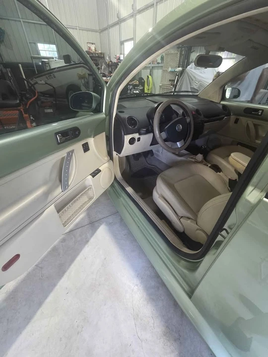 2007 Volkswagen New Beetle - Image 12 of 13