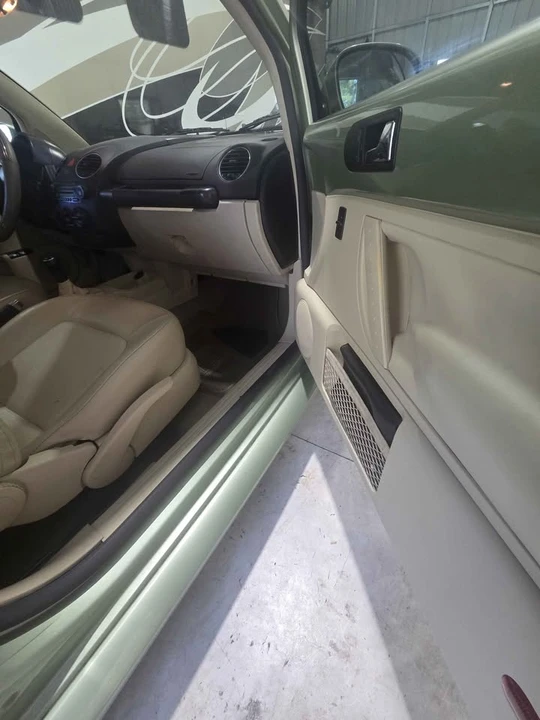 2007 Volkswagen New Beetle - Image 8 of 13