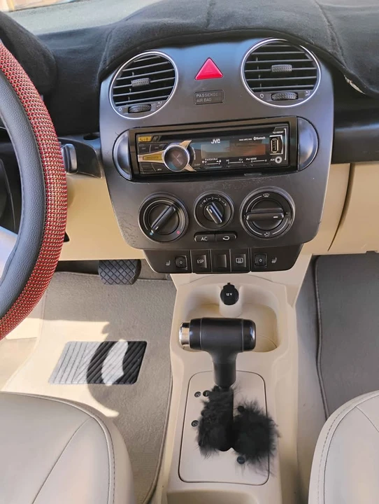 2007 Volkswagen New Beetle - Image 10 of 13