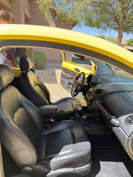 2007 Volkswagen New Beetle - Image 6 of 9