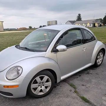 2007 Volkswagen Beetle 2.5L Hatchback 2D
