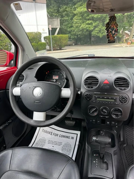 2007 Volkswagen New Beetle - Image 10 of 11