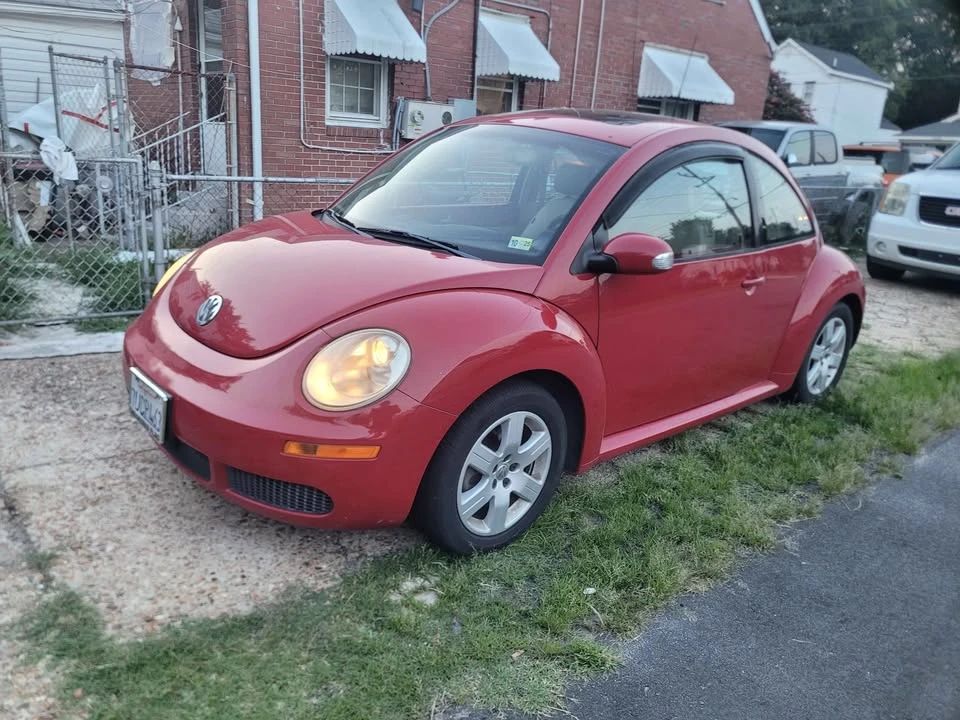 2007 Volkswagen New Beetle - Image 2 of 8