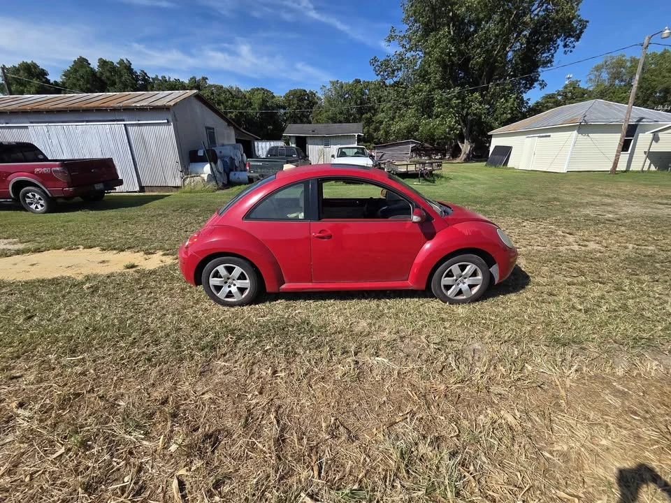 2007 Volkswagen New Beetle - Image 2 of 10