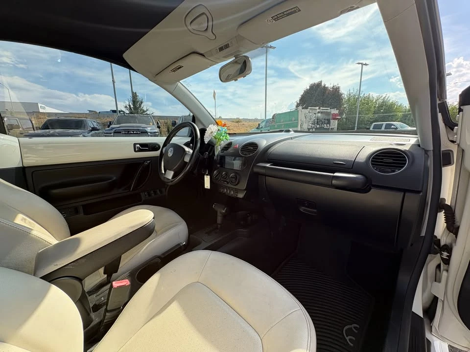 2007 Volkswagen New Beetle - Image 10 of 16