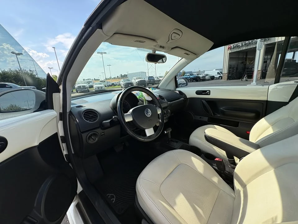 2007 Volkswagen New Beetle - Image 8 of 16