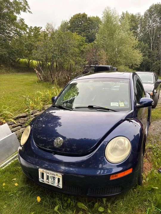 2007 Volkswagen New Beetle - Image 2 of 9