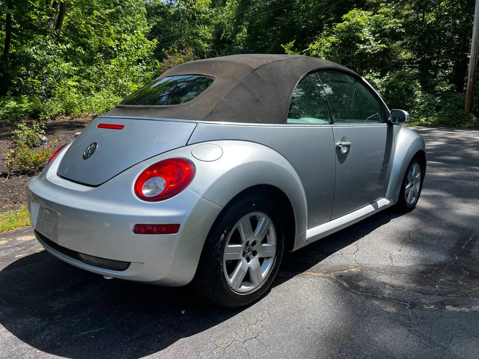 2005 Volkswagen Beetle - Image 2 of 5