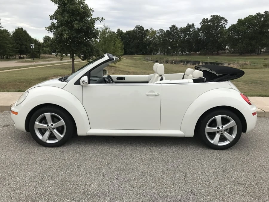 2007 Volkswagen New Beetle - Image 2 of 10