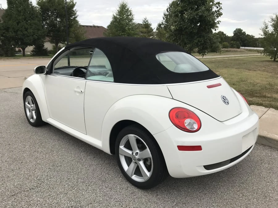 2007 Volkswagen New Beetle - Image 10 of 10