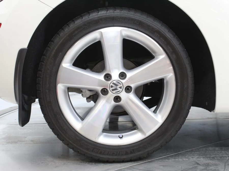 2007 Volkswagen New Beetle - Image 14 of 31