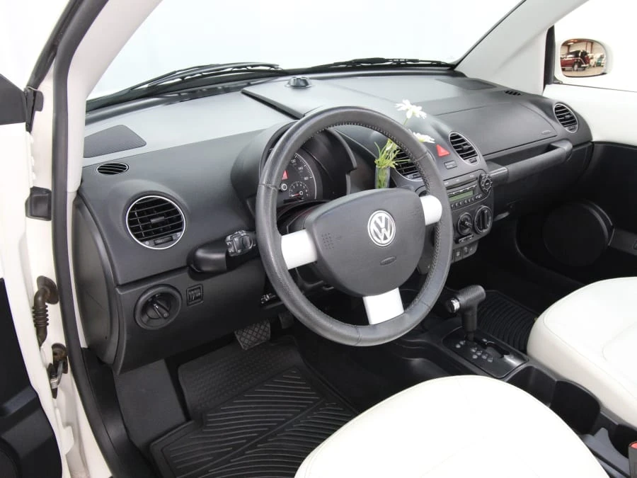 2007 Volkswagen New Beetle - Image 25 of 31