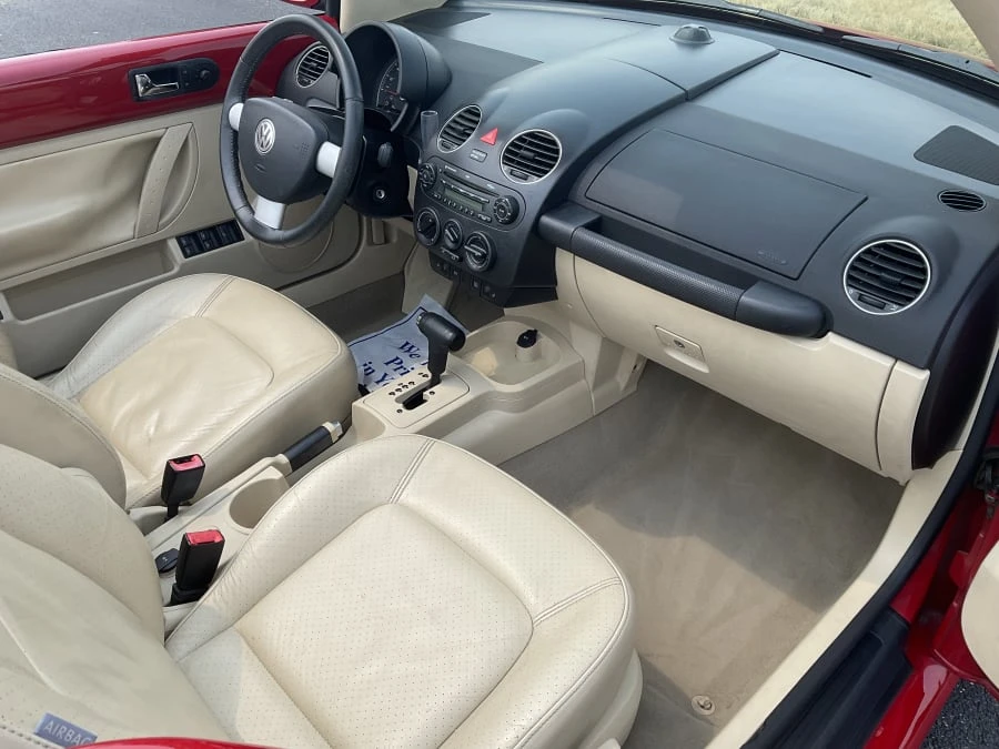 2007 Volkswagen New Beetle - Image 8 of 13