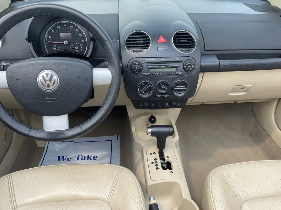 2007 Volkswagen New Beetle - Image 9 of 13