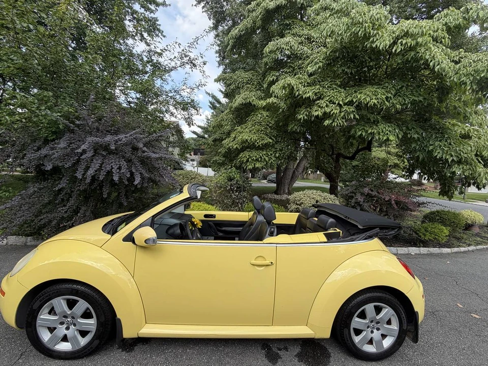 2007 Volkswagen New Beetle - Image 2 of 8