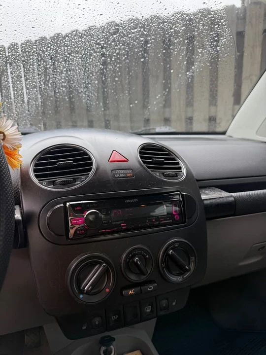 2007 Volkswagen New Beetle - Image 11 of 19