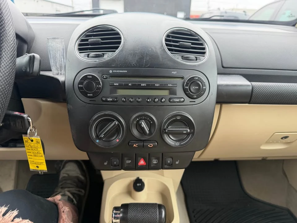 2007 Volkswagen New Beetle - Image 14 of 16