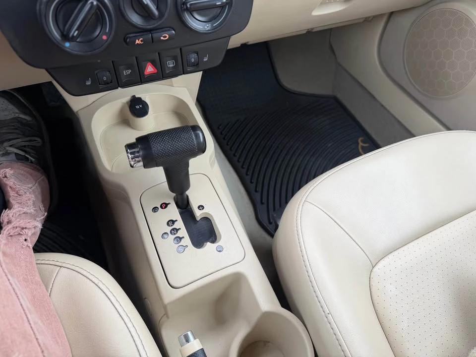 2007 Volkswagen New Beetle - Image 15 of 16