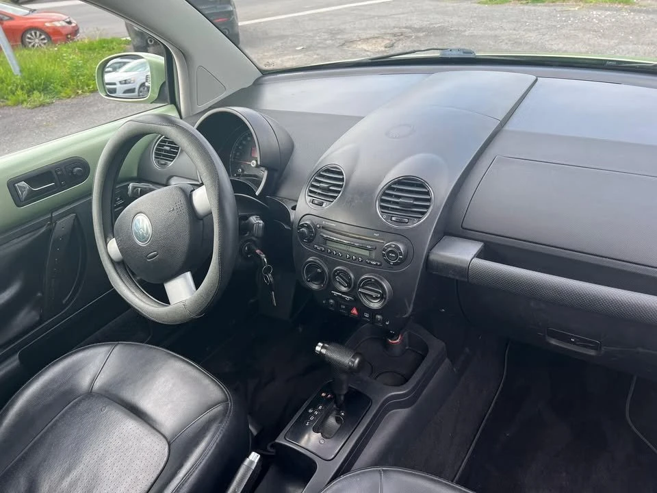 2007 Volkswagen New Beetle - Image 10 of 14