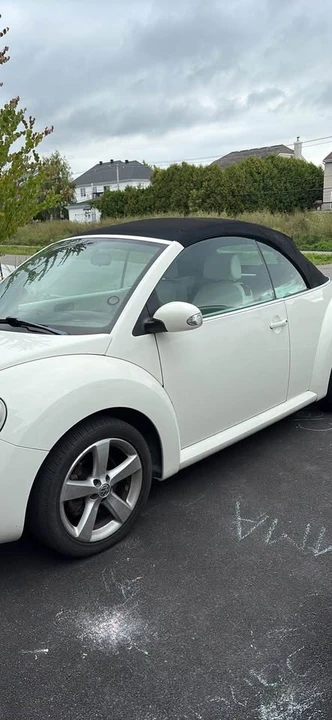 2007 Volkswagen New Beetle - Image 2 of 9