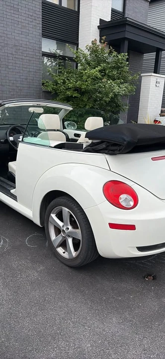 2007 Volkswagen New Beetle - Image 8 of 9