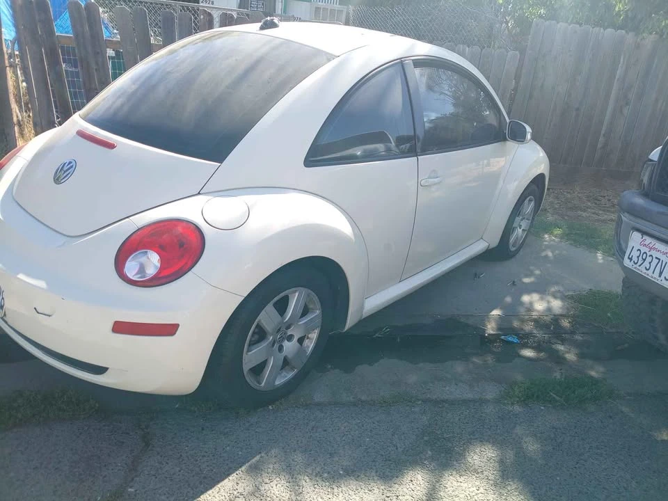 2007 Volkswagen New Beetle - Image 2 of 5
