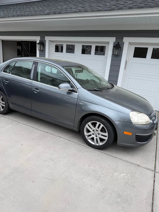 2007 Volkswagen A5 Jetta - Image 2 of 10