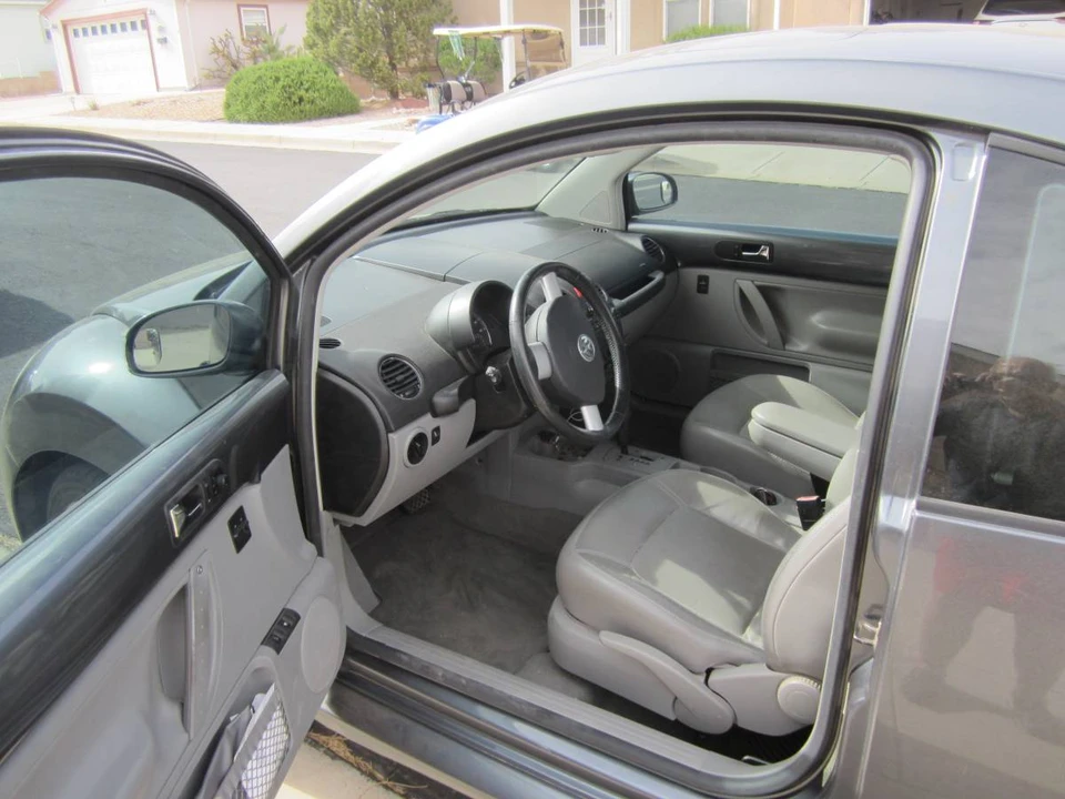 2007 Volkswagen New Beetle - Image 10 of 11