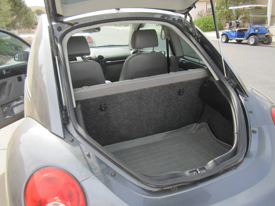 2007 Volkswagen New Beetle - Image 9 of 11